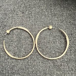 Stella & Dot Gold played Hoop Earrings